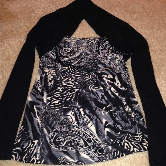 Beautiful shirt - Picture 2 of 3