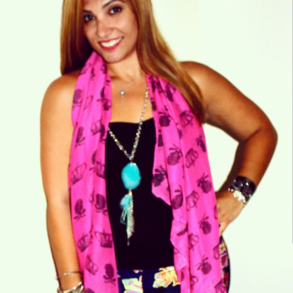 Pink skull & crown large scarf