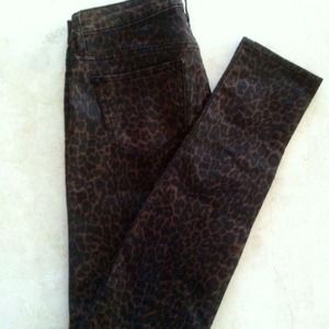 Bullhead cheetah pants and skirt bundle!
