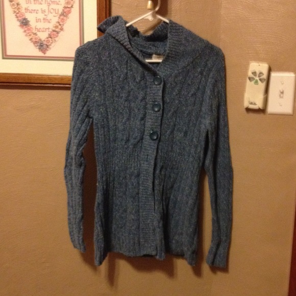 Sweater/jacket w/ hood