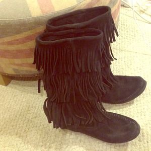 Black Minnetonka 3 layer fringe boots