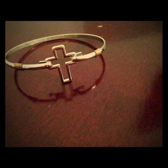 Cross bracelet