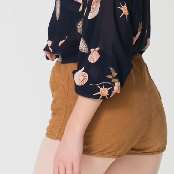 Rigid corduroy high waisted shorts