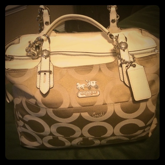 Tan & Cream Coach Purse 💎💎