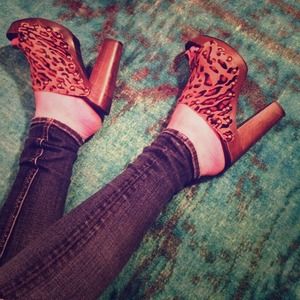 Stuart Weitzman Clogs