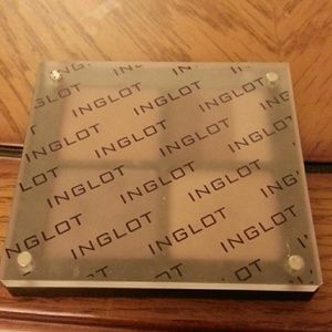 Inglot freedom palette with shadows