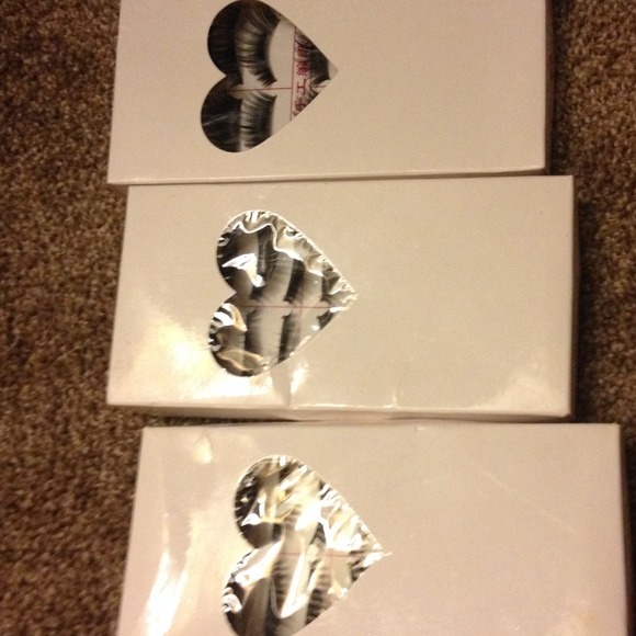 False eyelashes