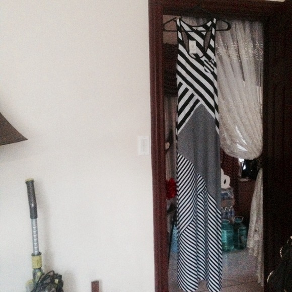 Guess black/white maxi dress