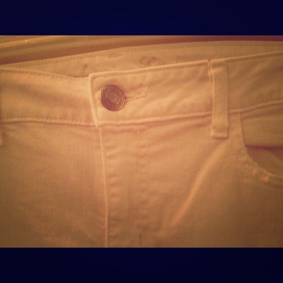 White skinny jeans 👖💙