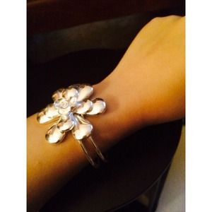 *Silver flower bracelet*