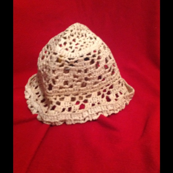 Adorable straw hat!