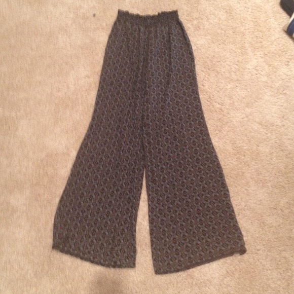 Brandy Melville Alexah pants - Picture 2 of 3
