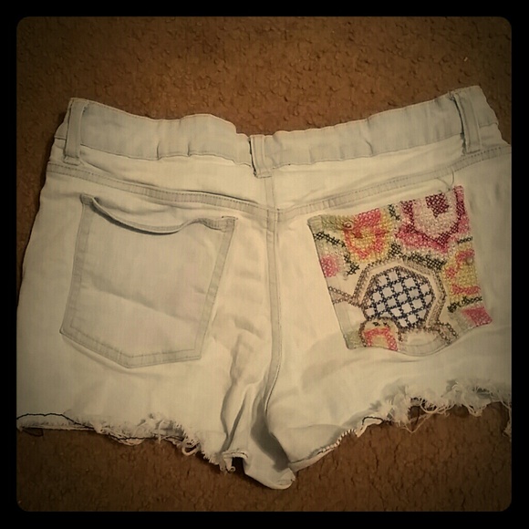 CLEARANCE Cute cropped shorts