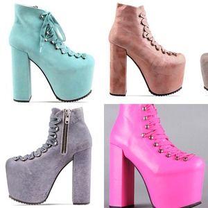 LOOKING FOR SIZE 8 hellbounds