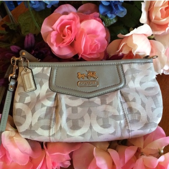 Coach Clutches & Wallets - COACH CLUTCH. NEW!! 😱 WOW! w/Horse & Carriage