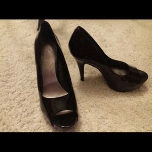 Black patent leather open toe shoes