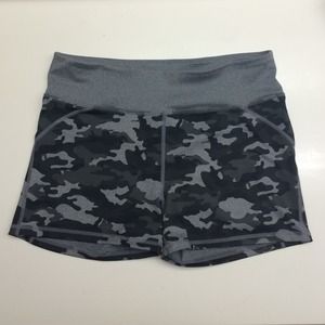 Fabletics grey camo spandex shorts Size M