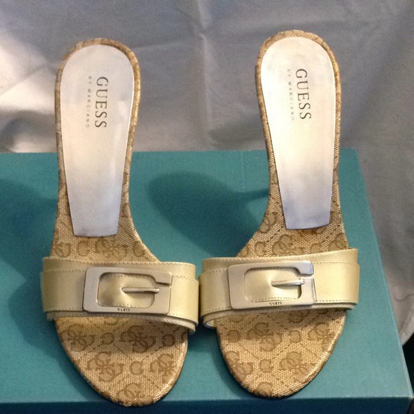 Pearl sandals