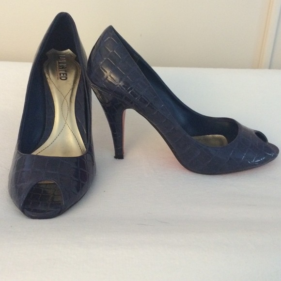 Unlisted by Kenneth Cole navy heels peep toe