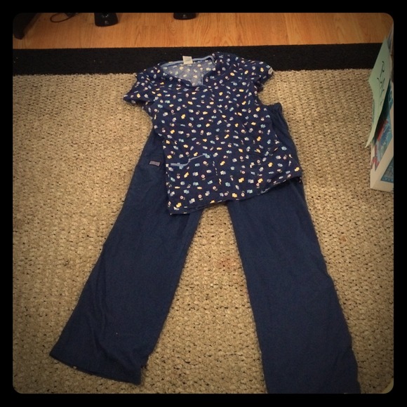 Scrub set