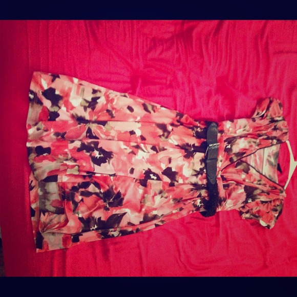 Pretty floral dress!