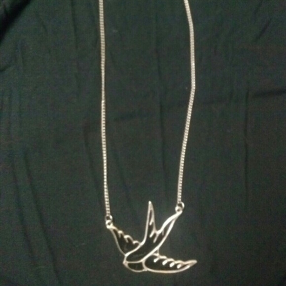 Sparrow tilt necklace - Picture 2 of 2