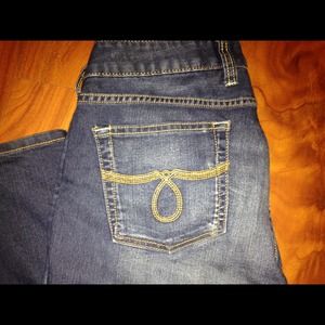 Lucky brand Lola boot 10/30 short jeans