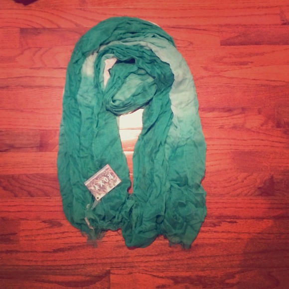 Roxy Crinkle Scarf