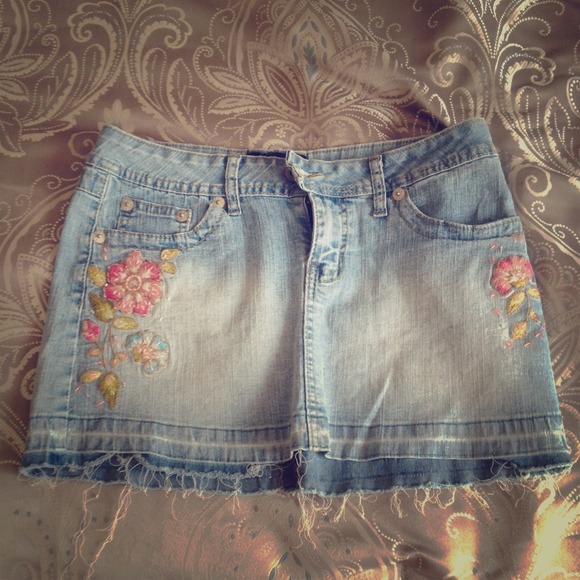 Jean skirt with floral detail