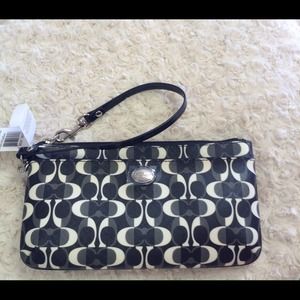 Nwt Coach  Peyton  Dream Wristlet size Large