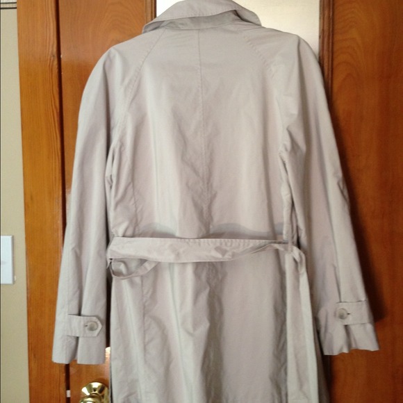 🔸sold🔸Tan lightweight trench coat - Picture 2 of 4