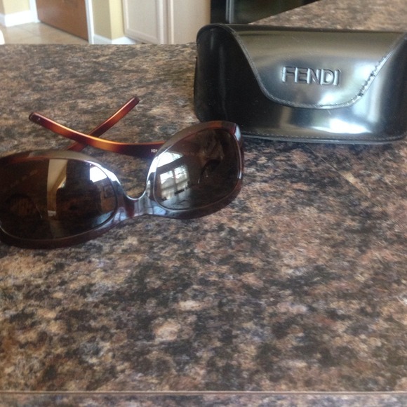 Fendi sunglasses - Picture 1 of 4