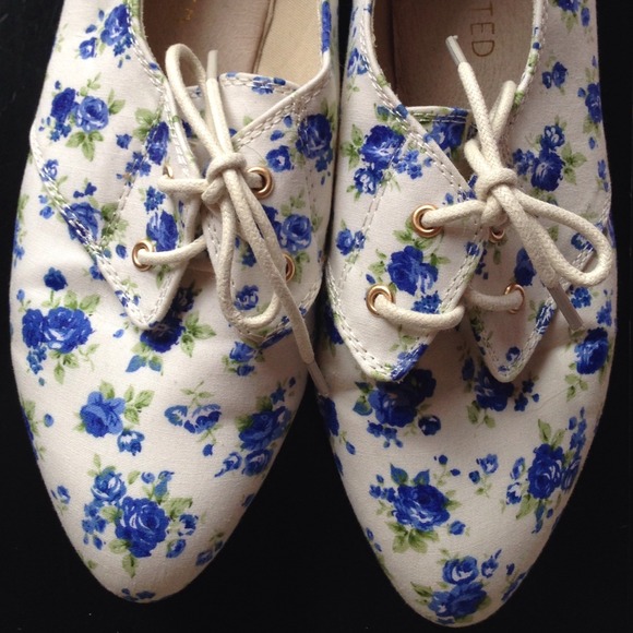 💙REDUCED! Floral Oxfords