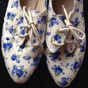 💙REDUCED! Floral Oxfords