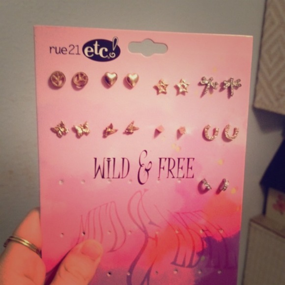 Rue 21 wild n free ear ring set