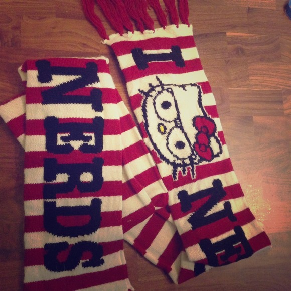 Hello Kitty™ knitted scarf.