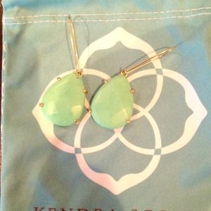 Kendra Scott Allison earrings!