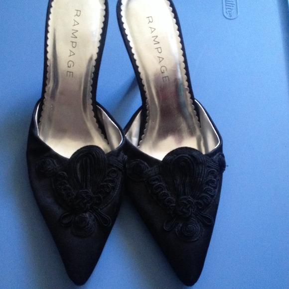 Black heels with pointed toes - Picture 2 of 2