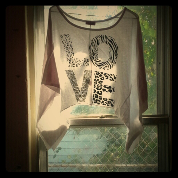 I am selling a half shirt never been worn