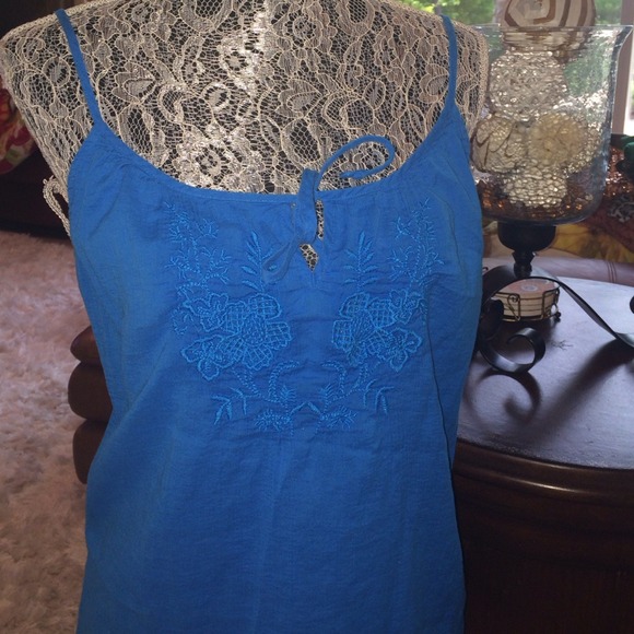 Lovely bright blue top💙