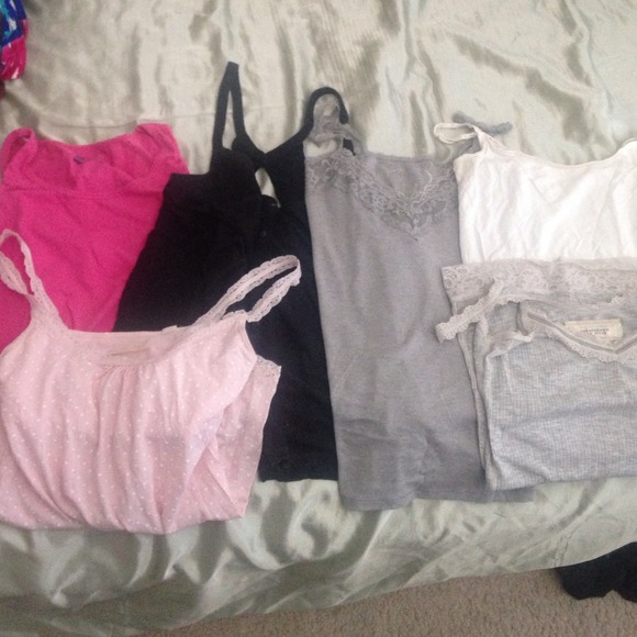 Tank top bundle! Medium - Picture 1 of 4