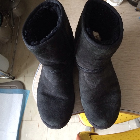 Classic short Ugg boot, They Will sell fast!!