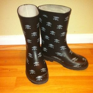 Boys rain boots! Hardly worn, super cute!