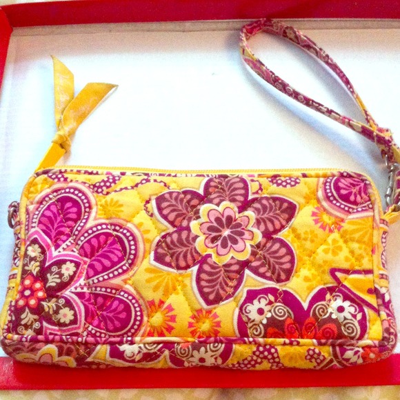 Authentic Vera Bradley Clutch 🌸👛