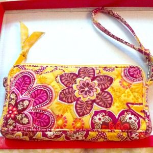 Authentic Vera Bradley Clutch 🌸👛
