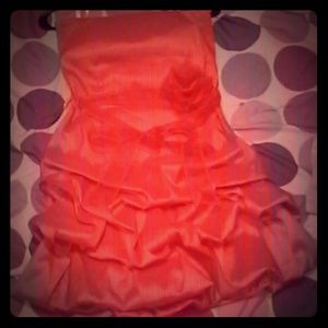 Im selling an Orange dress