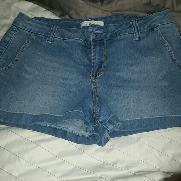 Shorts - Picture 3 of 4