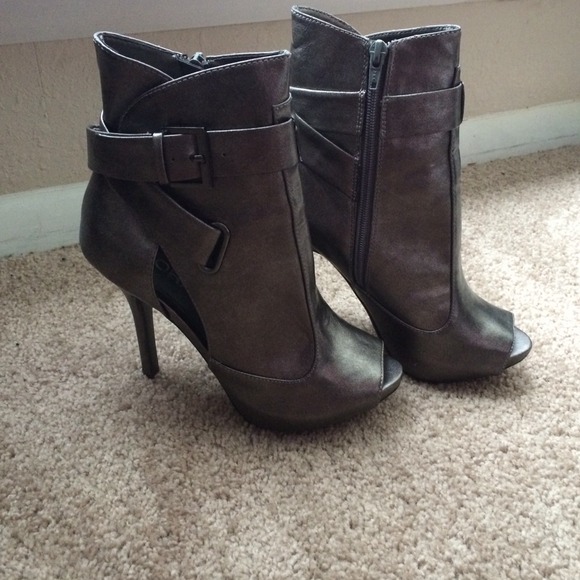 Icora Pewter Booties