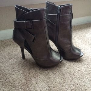 Icora Pewter Booties