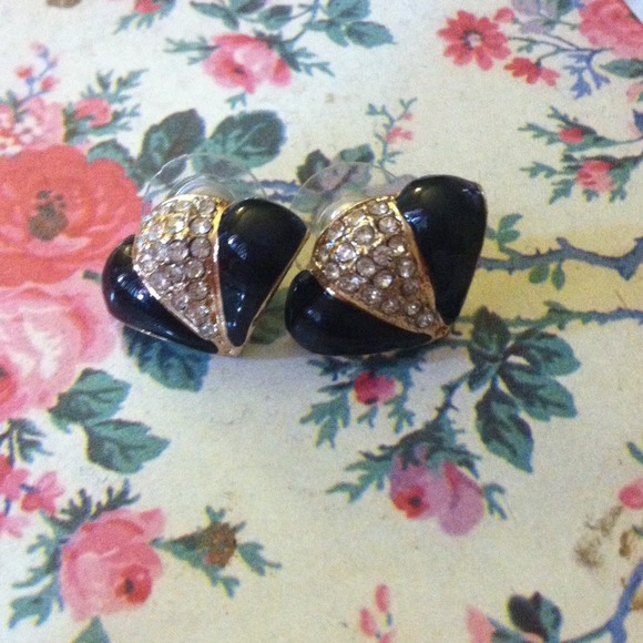 Black/gold earrings
